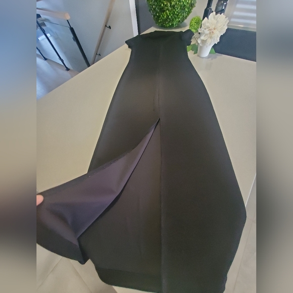 DYNAMITE Superbe robe maxi noire unie à manches courtes - Picture 5 of 6